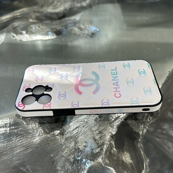 Chanel iPhone cover 12 pro max - Picture 2 of 5